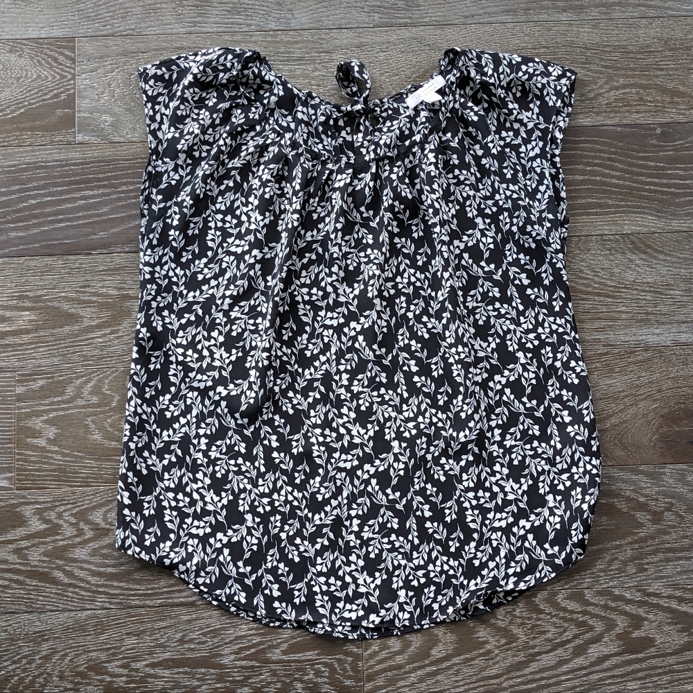 LC Lauren Conrad Lauren Pleated Floral Top Size Small